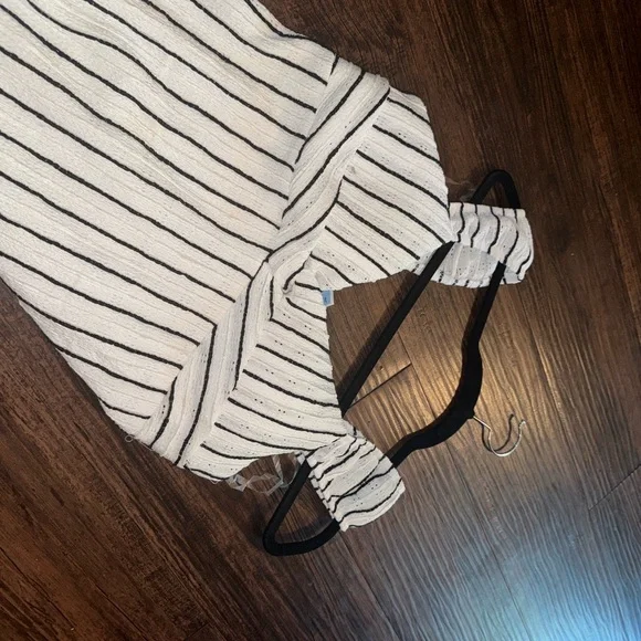 Elegant Striped White and Black Dress - Picture 6 of 8